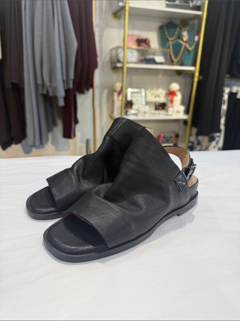 All Black Cover Up Softly 2 Women's Black Leather Open-toe Sandals